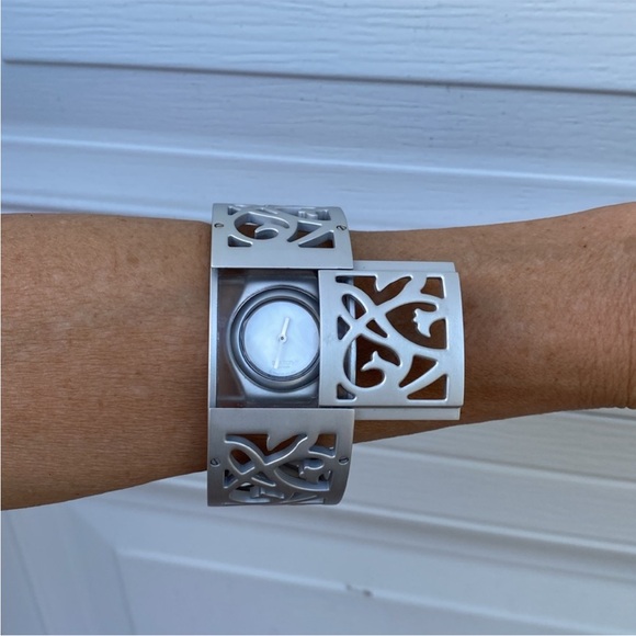 Swatch limited edition bracelet watch - Picture 3 of 11